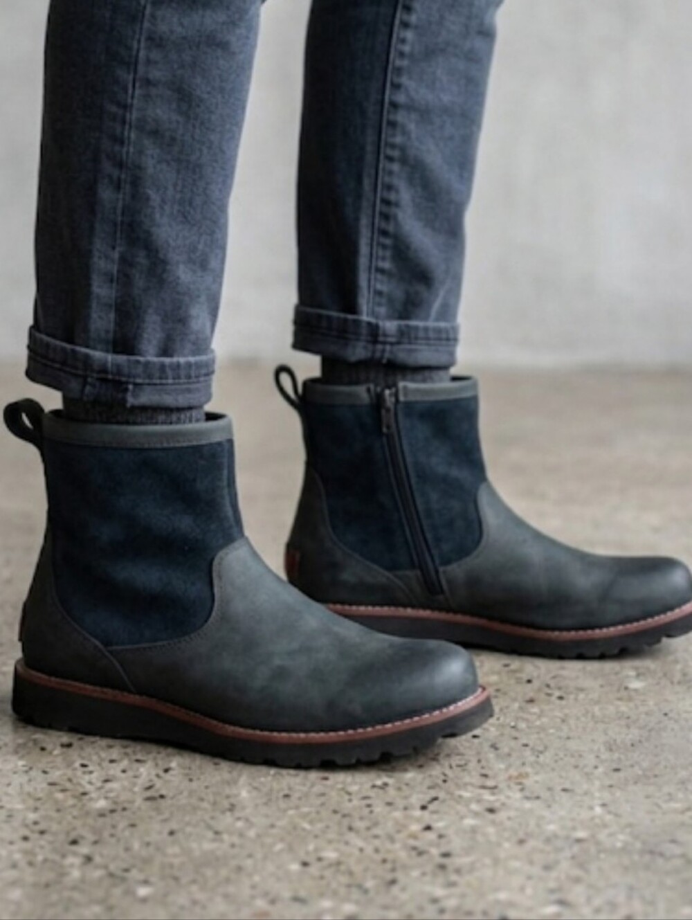 UGG Men's Hendren Black Waterproof Shearling Fur Lined Side Zip Boots! Size 9